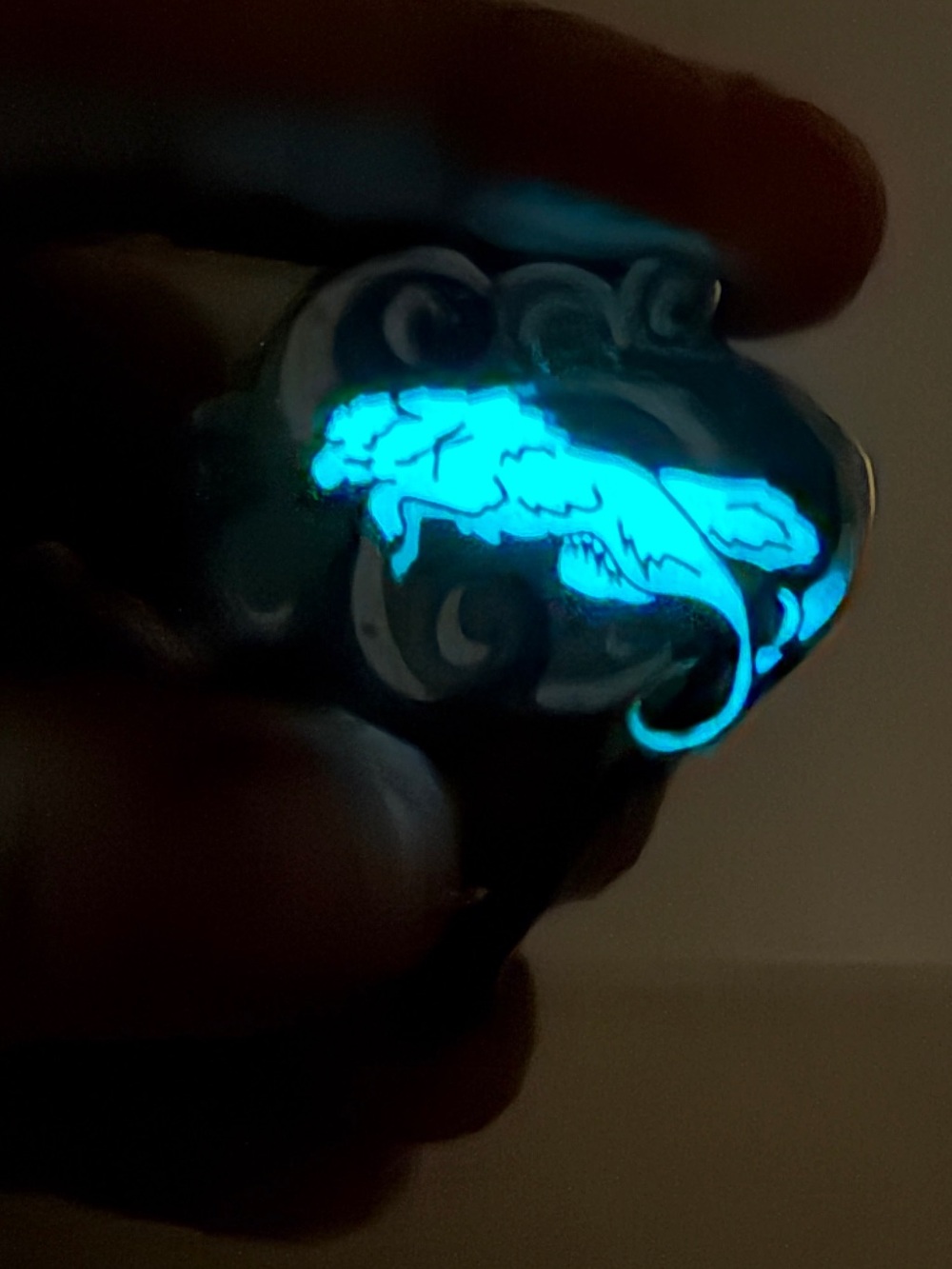 Glow-in-the-dark Harry Potter wolf patronus hard enamel pin - Picture 3 of 7